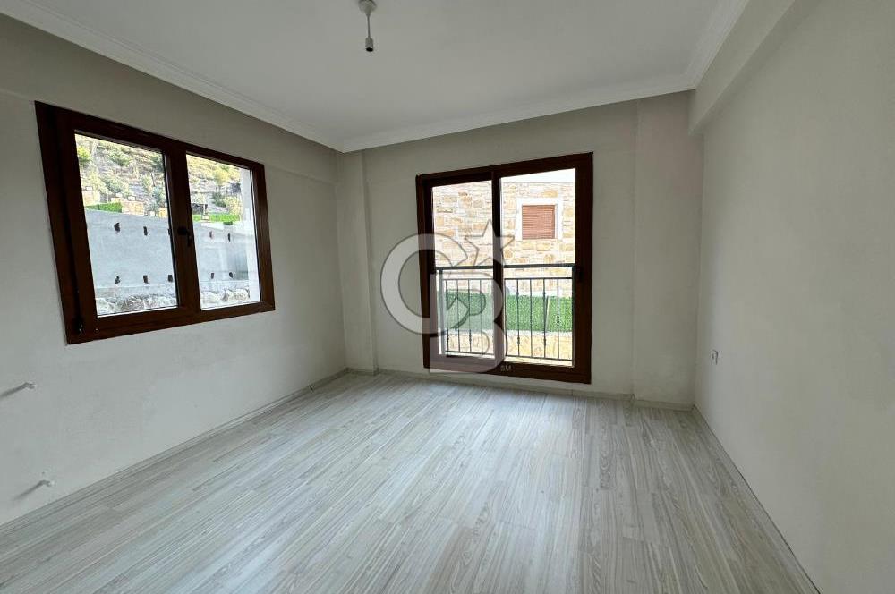 Foça Yenibağarası'nda Kiralık 2+1 Bahçe Katı Daire