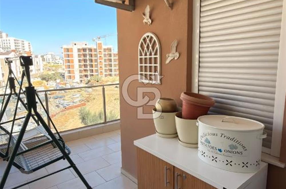 ÇİĞLİ HARMANDALI'NDA HAVUZLU SİTE İÇERİSİNDE FERAH VE KULLANIŞLI 2+1 DAİRE