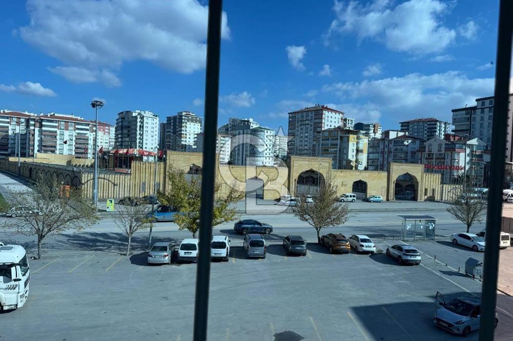 ELVAN MAHALLESİ KENT MEYDANI KARŞISI ARA KAT SATILIK GENİŞ DAİRE