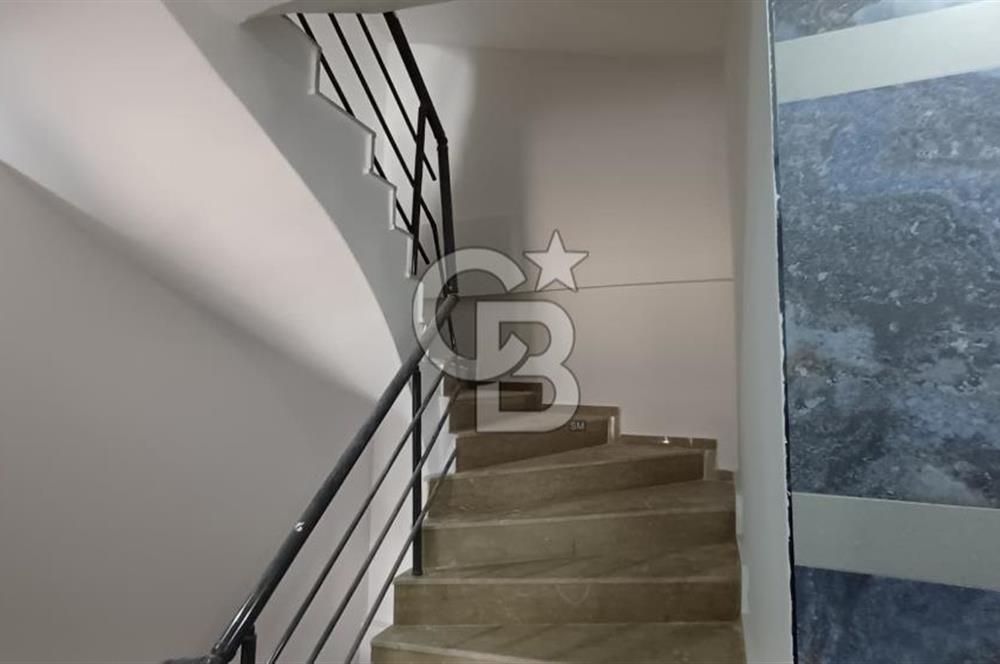 MANİSA MURADİYE'DE HAVUZLU GENİŞ YOL CEPHE MANZARALI SATILIK 1+1 DAİRE 