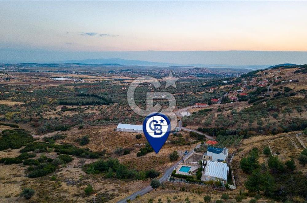 Foça Kocamehmetler'de Müstakil Tapulu Yola Cepheli Satılık Tarla