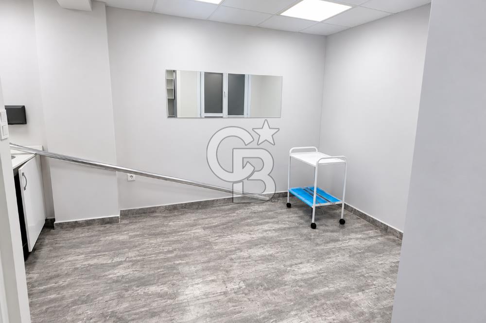 BÜYÜK SARAY MEYDANI CADDESİNDE TEMİZ BAKIMLI 200m2 DÜKKAN