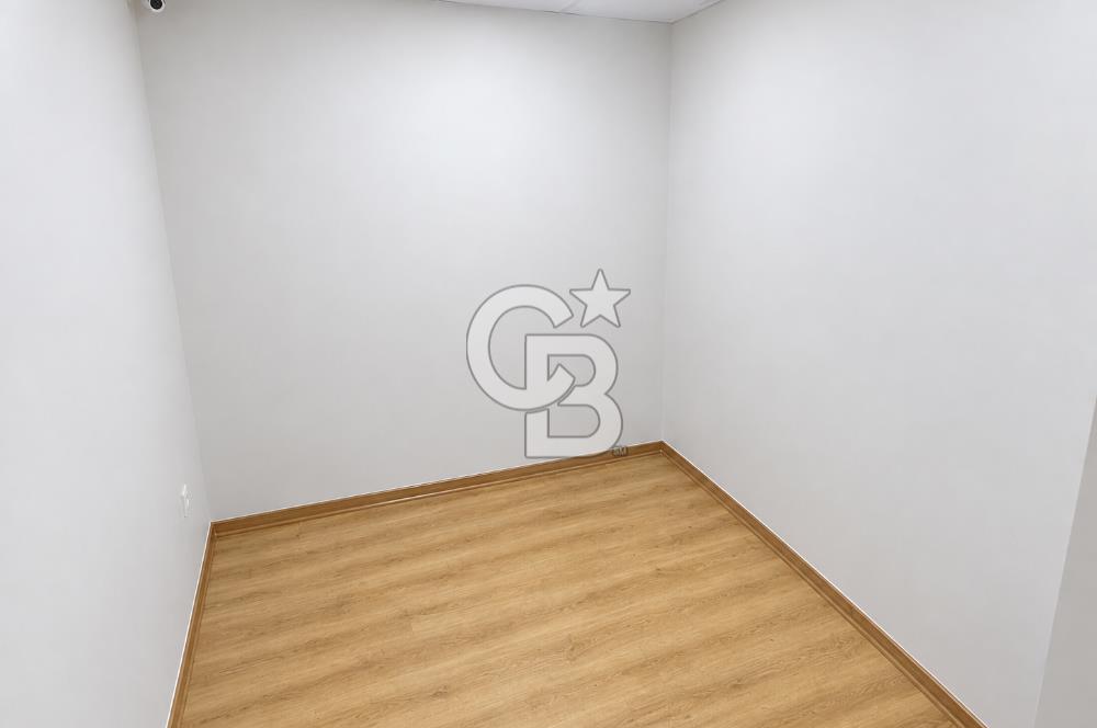 BÜYÜK SARAY MEYDANI CADDESİNDE TEMİZ BAKIMLI 200m2 DÜKKAN