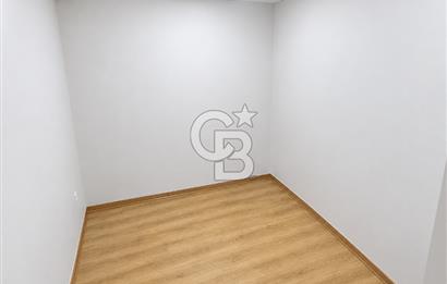 BÜYÜK SARAY MEYDANI CADDESİNDE TEMİZ BAKIMLI 200m2 DÜKKAN