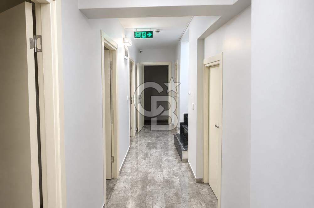 BÜYÜK SARAY MEYDANI CADDESİNDE TEMİZ BAKIMLI 200m2 DÜKKAN