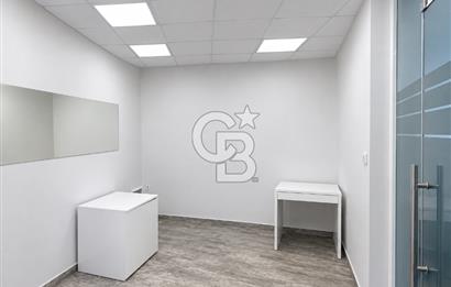 BÜYÜK SARAY MEYDANI CADDESİNDE TEMİZ BAKIMLI 200m2 DÜKKAN