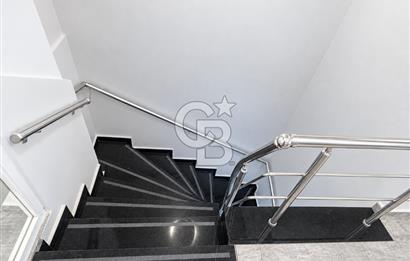 BÜYÜK SARAY MEYDANI CADDESİNDE TEMİZ BAKIMLI 200m2 DÜKKAN