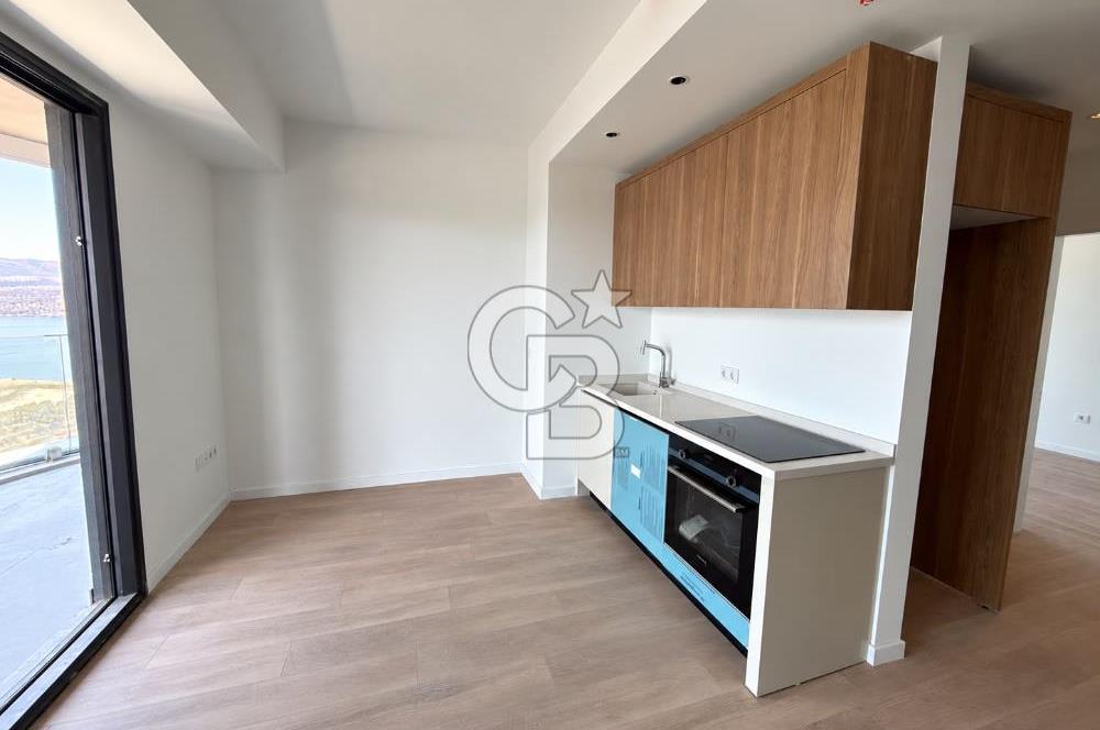 İnci Smyrna' da Büyük Tip Deniz Manzaralı Satılık 1+1 Daire