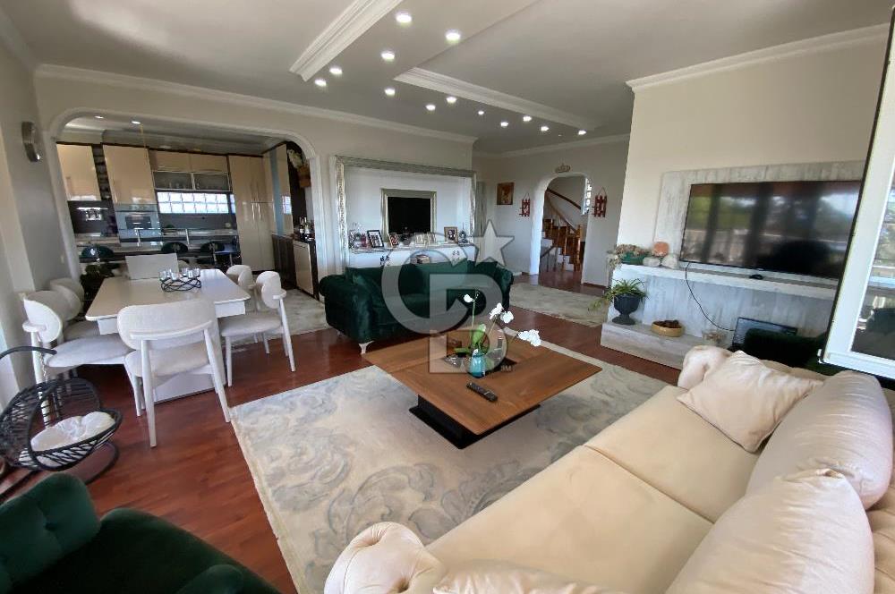 Büyükçekmecede Deniz Manzaralı Havuzlu Eşyalı Kiralık Villa