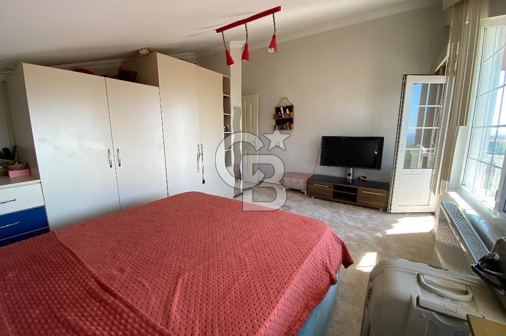 Büyükçekmecede Deniz Manzaralı Havuzlu Eşyalı Kiralık Villa