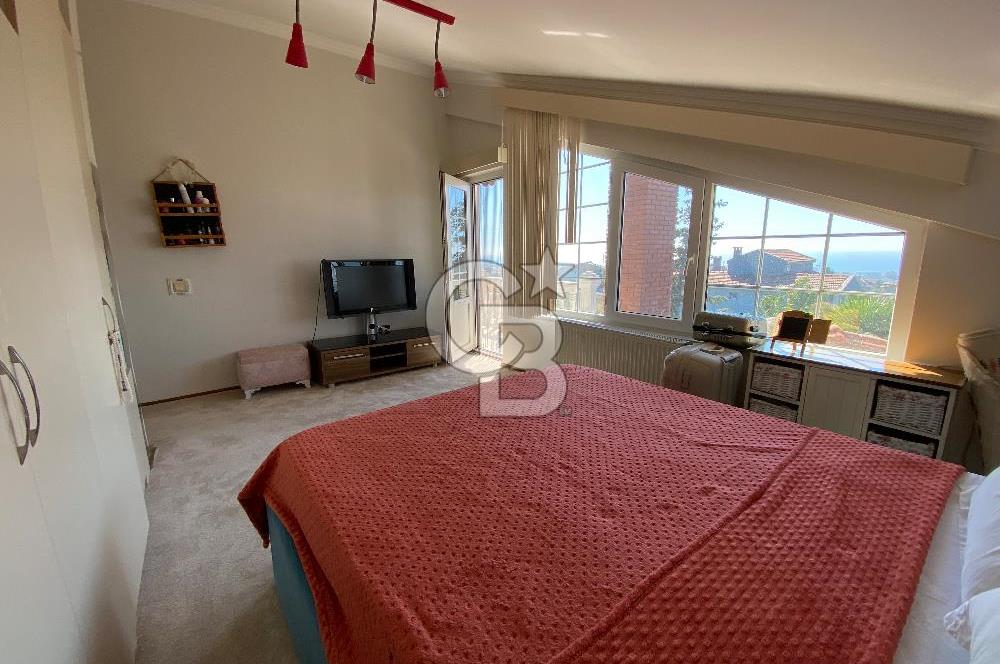 Büyükçekmecede Deniz Manzaralı Havuzlu Eşyalı Kiralık Villa