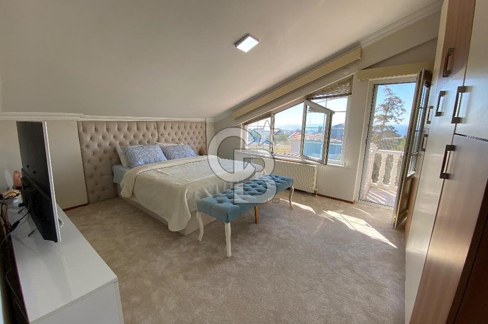 Büyükçekmecede Deniz Manzaralı Havuzlu Eşyalı Kiralık Villa