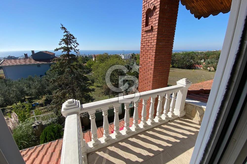 Büyükçekmecede Deniz Manzaralı Havuzlu Eşyalı Kiralık Villa