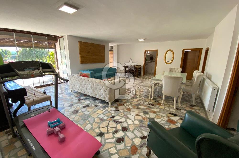 Büyükçekmecede Deniz Manzaralı Havuzlu Eşyalı Kiralık Villa