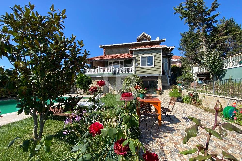 Büyükçekmecede Deniz Manzaralı Havuzlu Eşyalı Kiralık Villa
