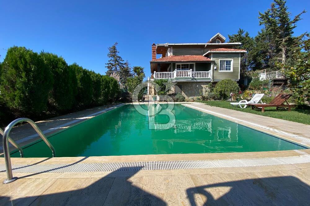 Büyükçekmecede Deniz Manzaralı Havuzlu Eşyalı Kiralık Villa