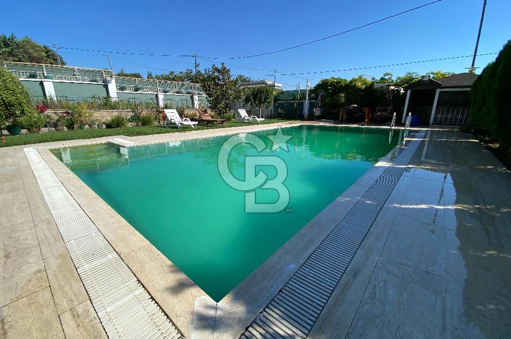 Büyükçekmecede Deniz Manzaralı Havuzlu Eşyalı Kiralık Villa