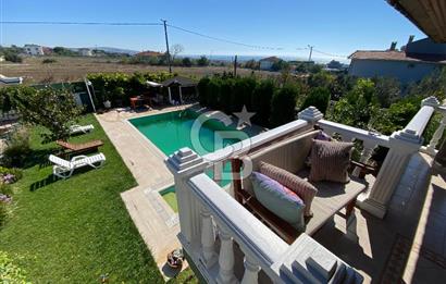 Büyükçekmecede Deniz Manzaralı Havuzlu Eşyalı Kiralık Villa