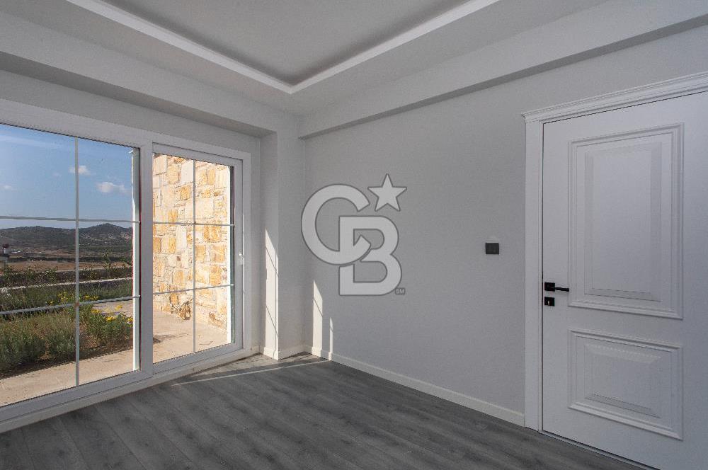 Foçaköy'de Satılık 5+1 Tam Müstakil Havuzlu Villa