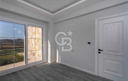 Foçaköy'de Satılık 5+1 Tam Müstakil Havuzlu Villa