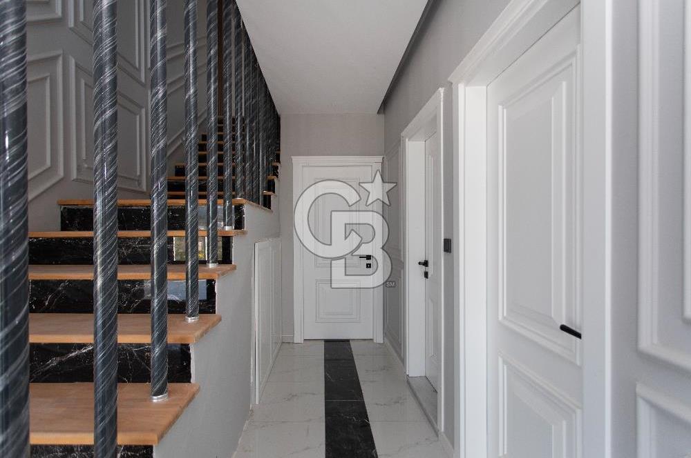Foçaköy'de Satılık 5+1 Tam Müstakil Havuzlu Villa