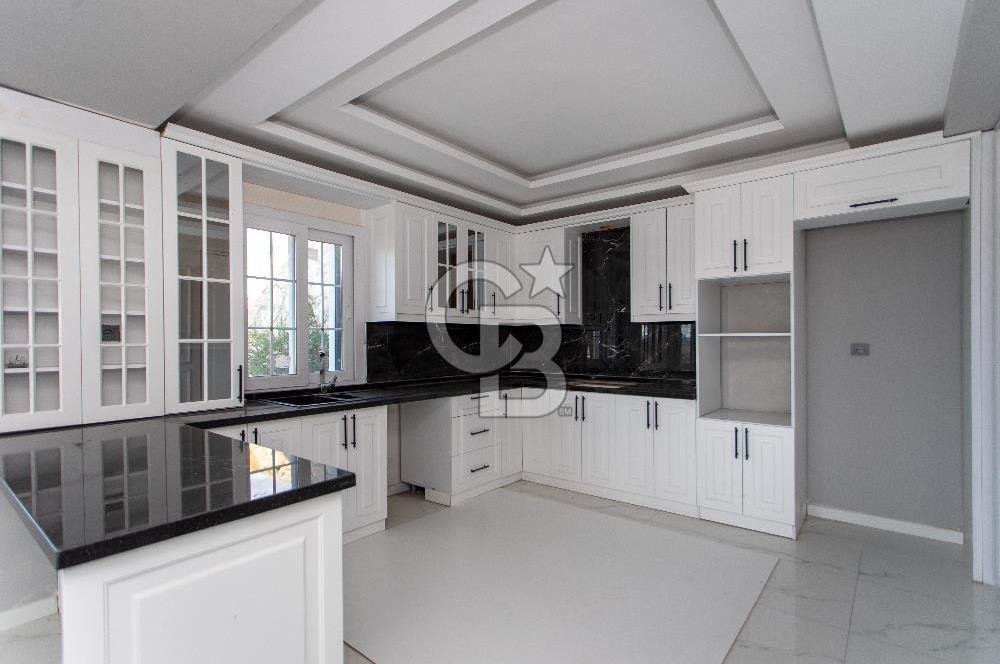 Foçaköy'de Satılık 5+1 Tam Müstakil Havuzlu Villa