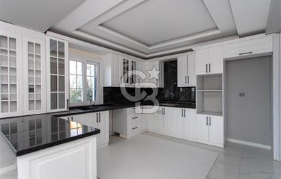 Foçaköy'de Satılık 5+1 Tam Müstakil Havuzlu Villa