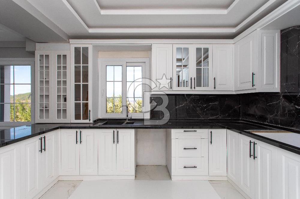 Foçaköy'de Satılık 5+1 Tam Müstakil Havuzlu Villa