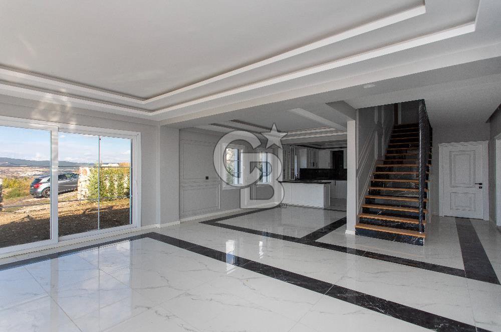 Foçaköy'de Satılık 5+1 Tam Müstakil Havuzlu Villa