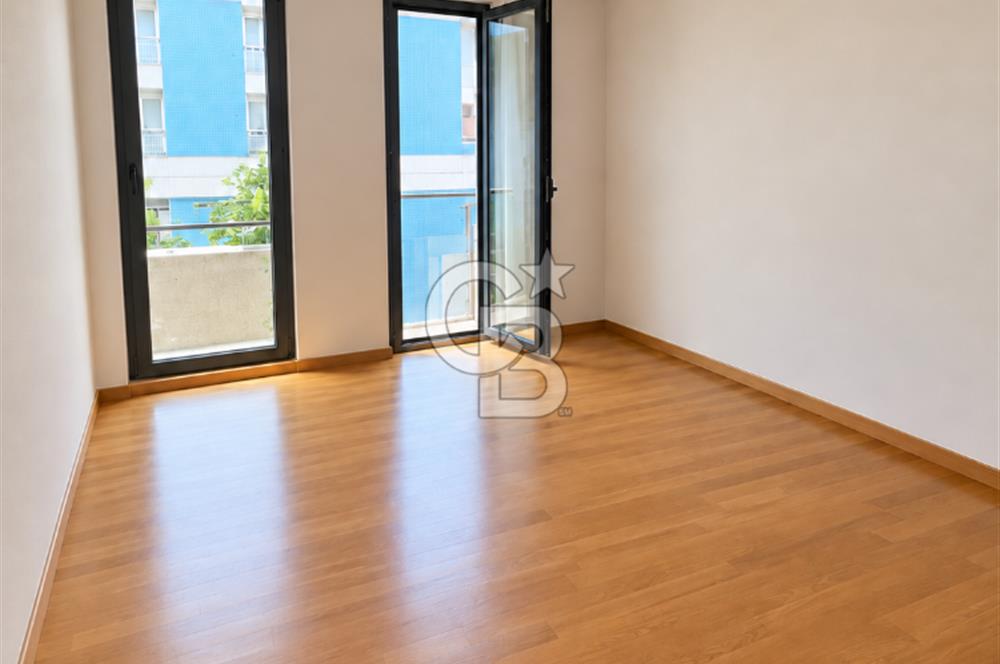 ÜSKÜDAR BULGURLU’DA, ACIBADEM CADDESİ ÜZERİNDE SATILIK 2+1 DAİRE