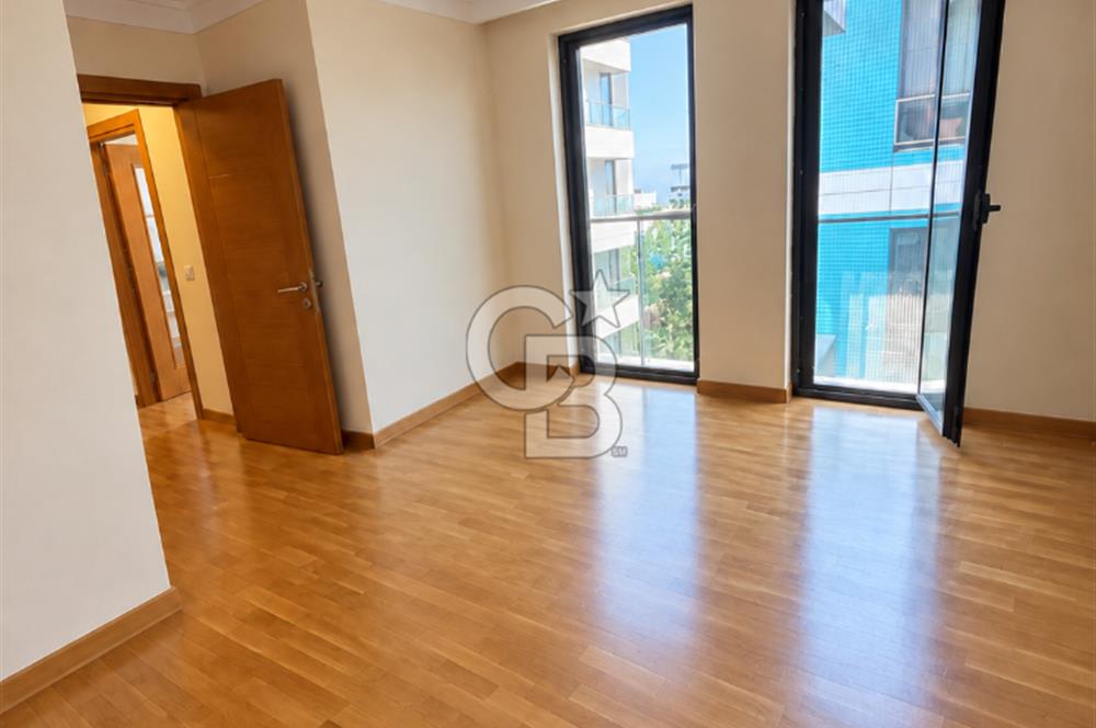ÜSKÜDAR BULGURLU’DA, ACIBADEM CADDESİ ÜZERİNDE SATILIK 2+1 DAİRE