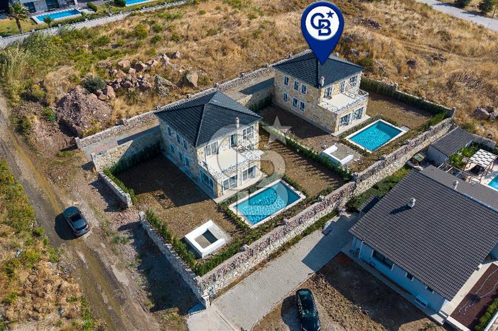 Foçaköy'de Satılık 5+1 Tam Müstakil Havuzlu Villa