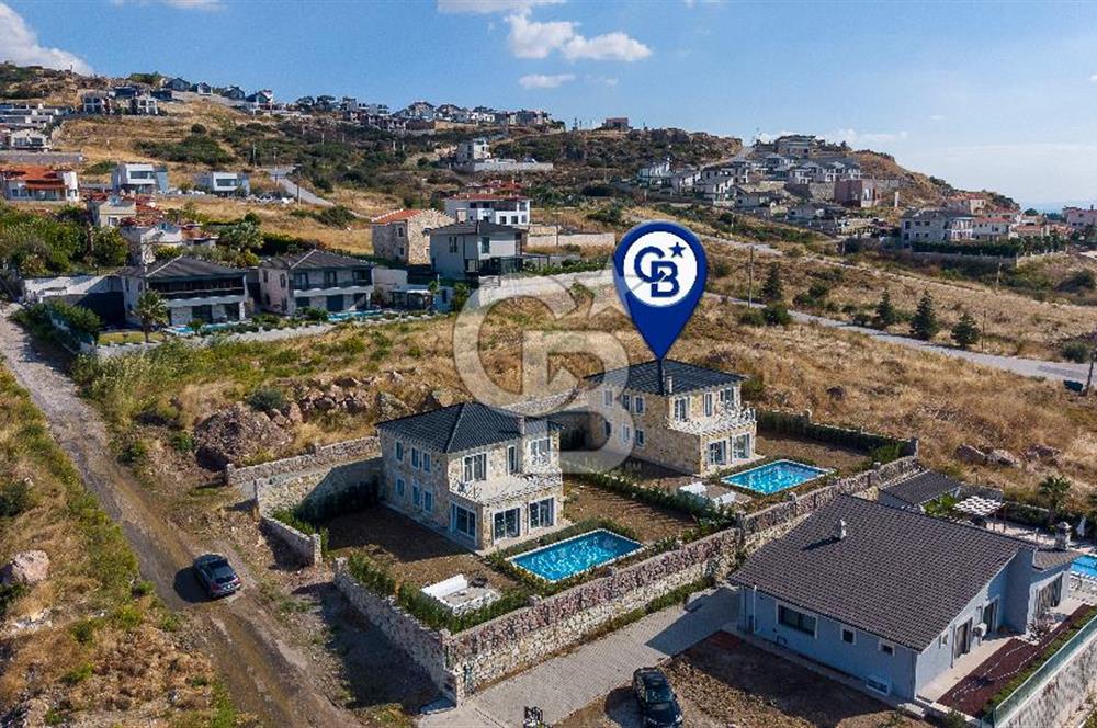 Foçaköy'de Satılık 5+1 Tam Müstakil Havuzlu Villa
