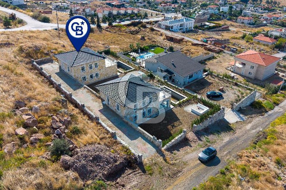 Foçaköy'de Satılık 5+1 Tam Müstakil Havuzlu Villa