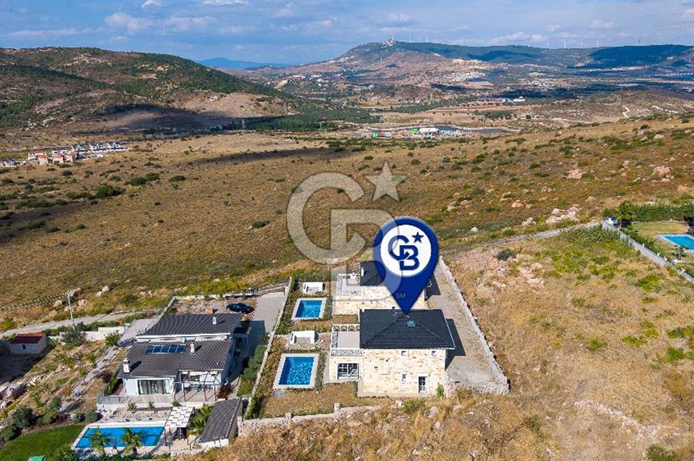 Foçaköy'de Satılık 5+1 Tam Müstakil Havuzlu Villa