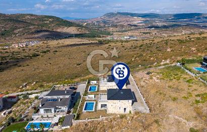 Foçaköy'de Satılık 5+1 Tam Müstakil Havuzlu Villa