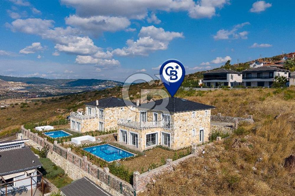 Foçaköy'de Satılık 5+1 Tam Müstakil Havuzlu Villa