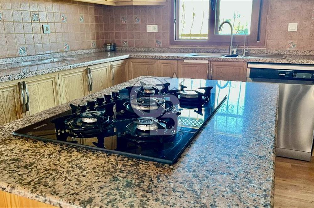 Kuşadası Kadınlar Denizi'nde Özel Havuzlu, Bahçeli, Deniz Manzaralı Lüks Villa