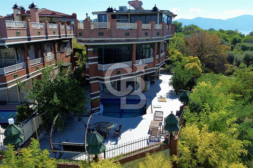 Kuşadası Kadınlar Denizi'nde Özel Havuzlu, Bahçeli, Deniz Manzaralı Lüks Villa