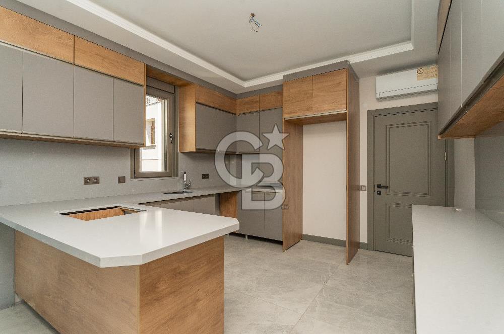 MALTEPE'DE KAPANMAZ DENİZ MANZARALI 200M² SATILIK 4+1 DAİRE