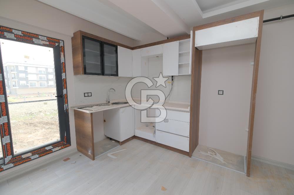 SEYREK’TE YÜKSEK KREDİ İMKANLI SATILIK GENİŞ SIFIR BALKONLU 1+1 DAİRE