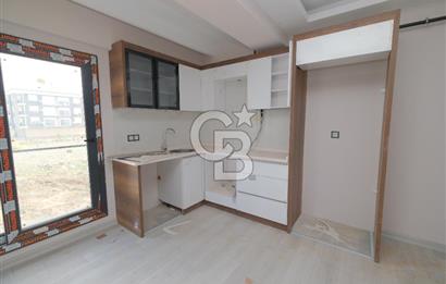 SEYREK’TE YÜKSEK KREDİ İMKANLI SATILIK GENİŞ SIFIR BALKONLU 1+1 DAİRE