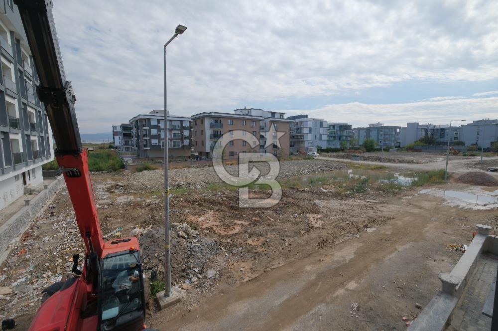 SEYREK’TE YÜKSEK KREDİ İMKANLI SATILIK GENİŞ SIFIR BALKONLU 1+1 DAİRE