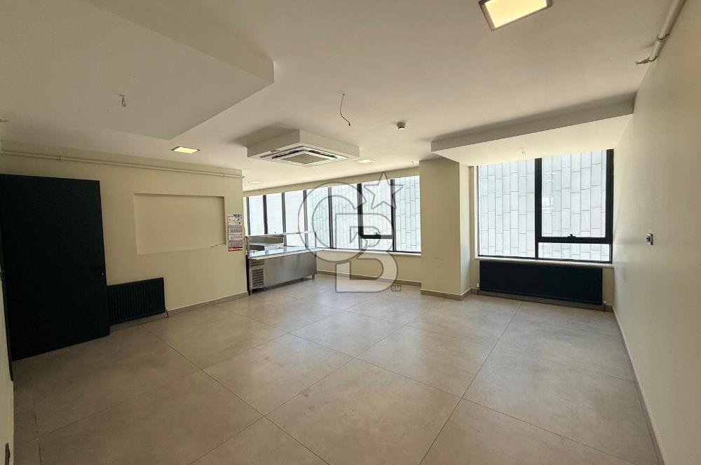 İSTANBUL YOLUNA CEPHE, İÇİ FULL YAPILI 750m2 LÜKS OFİS