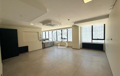 İSTANBUL YOLUNA CEPHE, İÇİ FULL YAPILI 750m2 LÜKS OFİS
