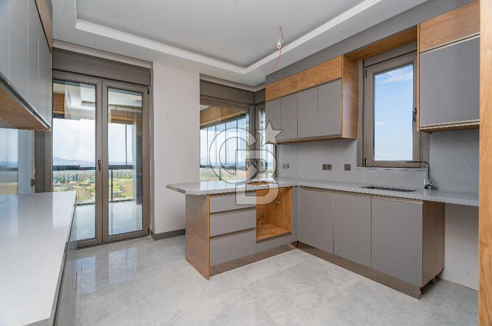 MALTEPEDE KAPANMAZ DENİZ MANZARALI 370M² 6+2 ÜST DUBLEKS DAİRE