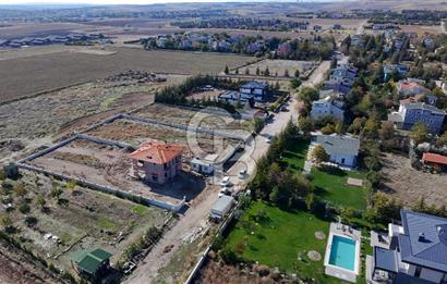 CB VİZYON GÖKHAN KORAL'DAN SİTE İÇERİSİNDE İKİ YOLA CEPHE ARSA