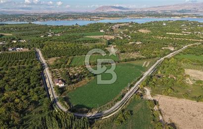 COLDWELL BANKER SAFİR'den GÖL MANZARALI SATILIK TARLA