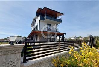 C.B. ROUTE | DİKİLİ CUMHURİYETTE GENİŞ TERASLI ŞIK VİLLA - 1 - 378492