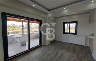 C.B. ROUTE | DİKİLİ CUMHURİYETTE GENİŞ TERASLI ŞIK VİLLA